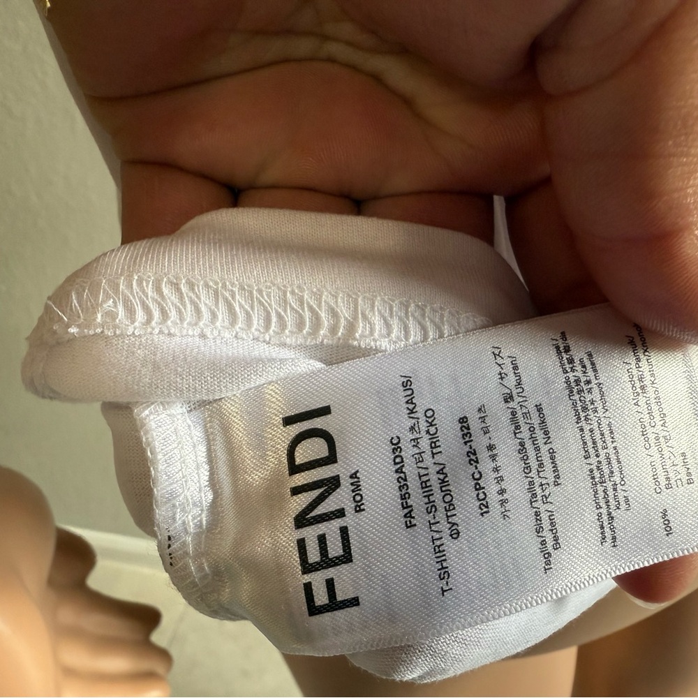 Fendi White T-Shirt with Gold Accent size M - Picture 4 of 4